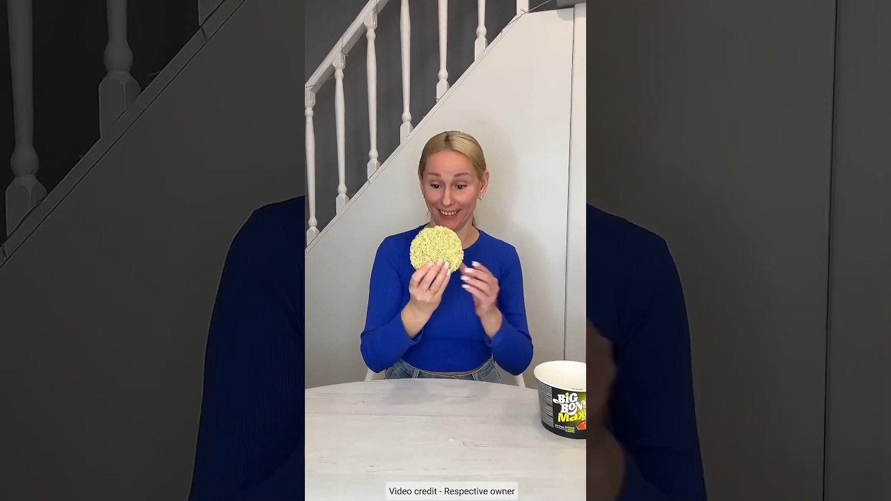 Eating Noodles😍~ mini woodtoy-woodworking art skill/ handcrafts/#shorts #trending