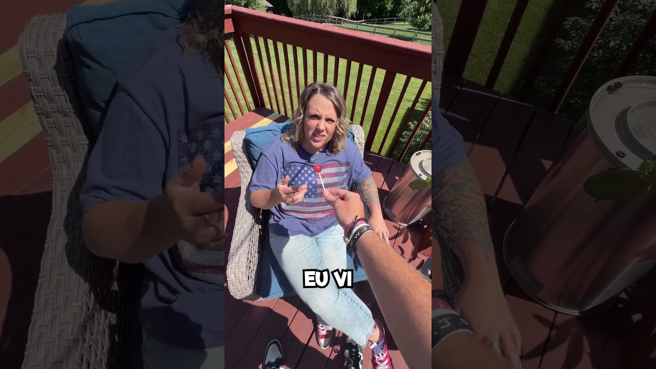 Ela ADOROU a PIRULITO de morango que eu dei de presente pra ela🤣 #shorts #pirulito