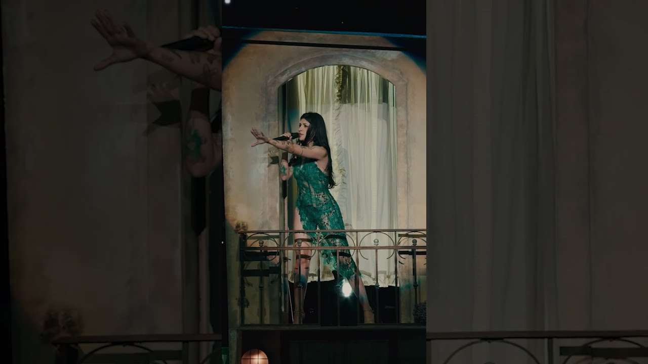Cazzu cantó Yo soy María en el Movistar Arena de Argentina