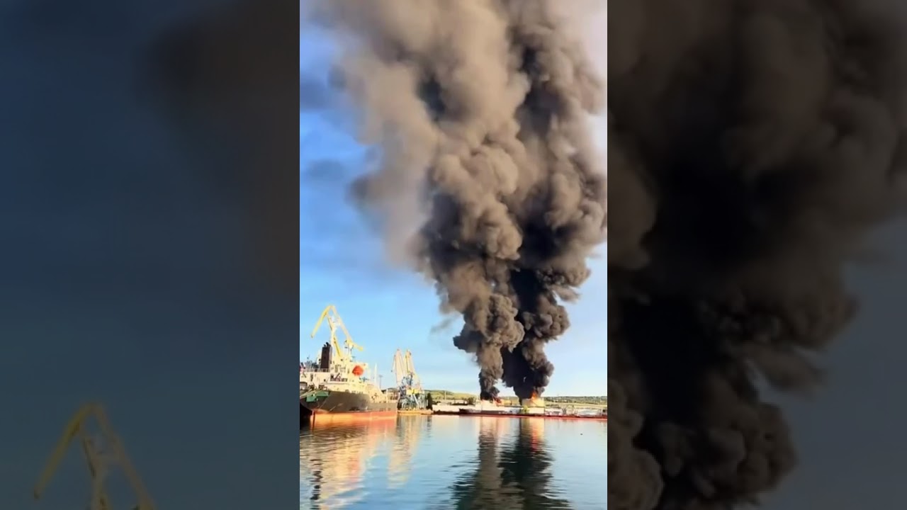 З Кримського мосту Керченський порт бачиться ось таким. УДА #ukraine #news #новини #новости
