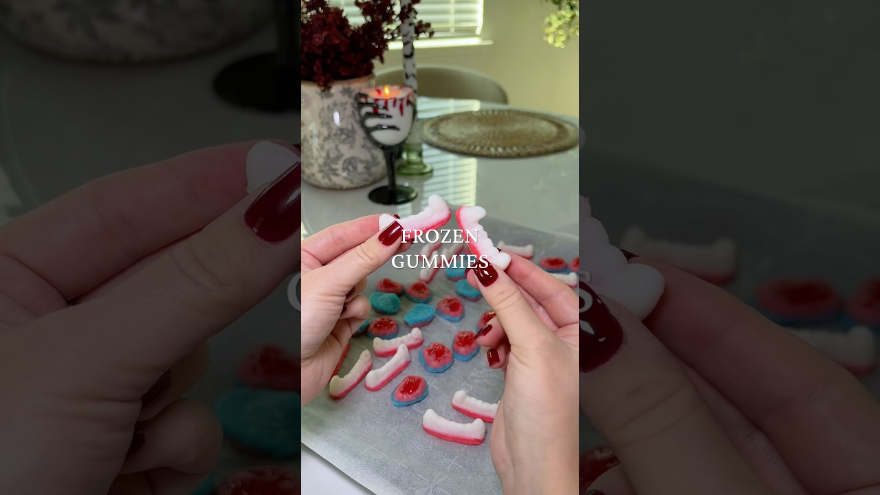 Frozen Halloween Gummies 👀🧠👻 #easyrecipe #halloween #spookyseason #snacks #foodie