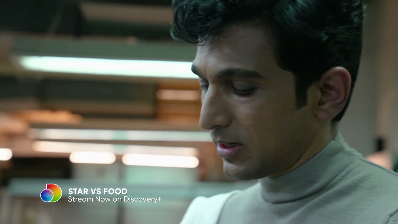 Pratik Gandhi cooks a delicious meal for his friends on 'Star vs Food'. Streaming now on Discovery+