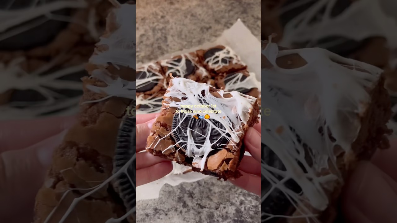 halloween baking 🕸️🥣 #baking #halloween #brownies #oreobrownie #oreo #viral