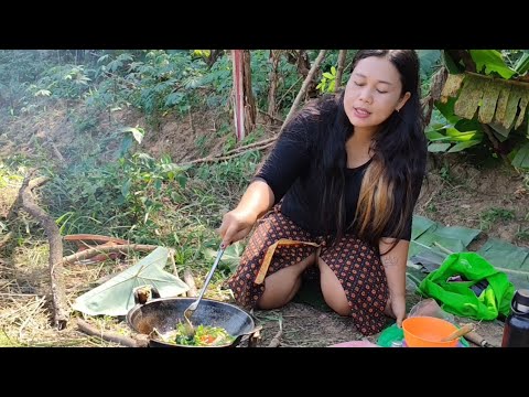 Cooking outdoors, cooking this gawor grass in my village is called a type of vegetable