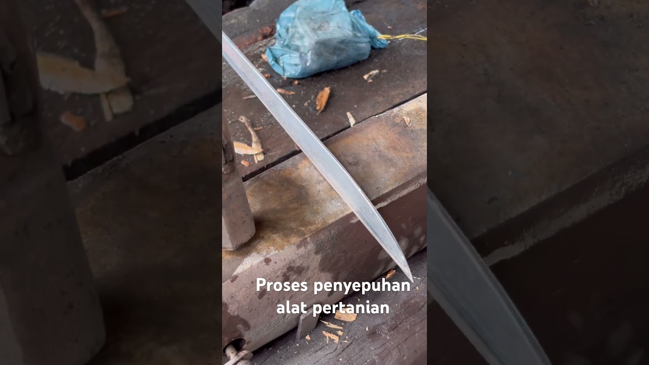 The process of tilding agricultural tools #blacksmit #woodworking #blacksumatra #wood