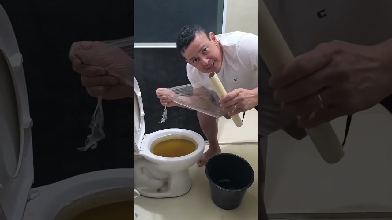 Vaso sanitário entupido em poucos segundos desentope com truque simples!! #shortsviral #dicas #fyp