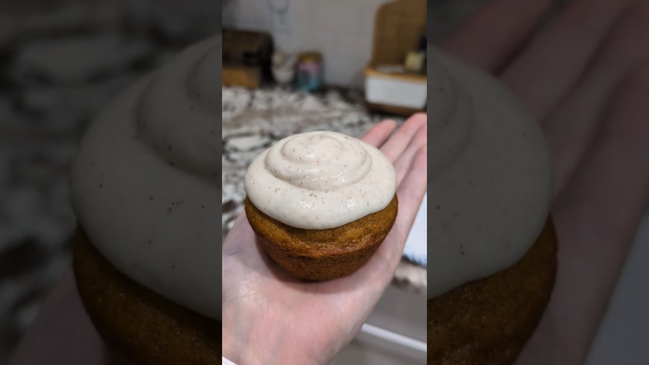 Pumpkin Cupcakes with Cinnamon Frosting #fall #baking #autumn #cupcake #shorts