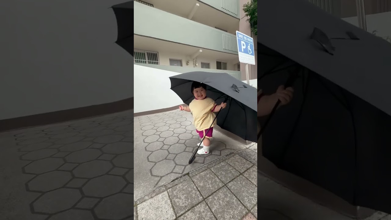 Why a Toddler’s Oversized Umbrella Sparks Pure Joy—The Power of Relatability & Surprise