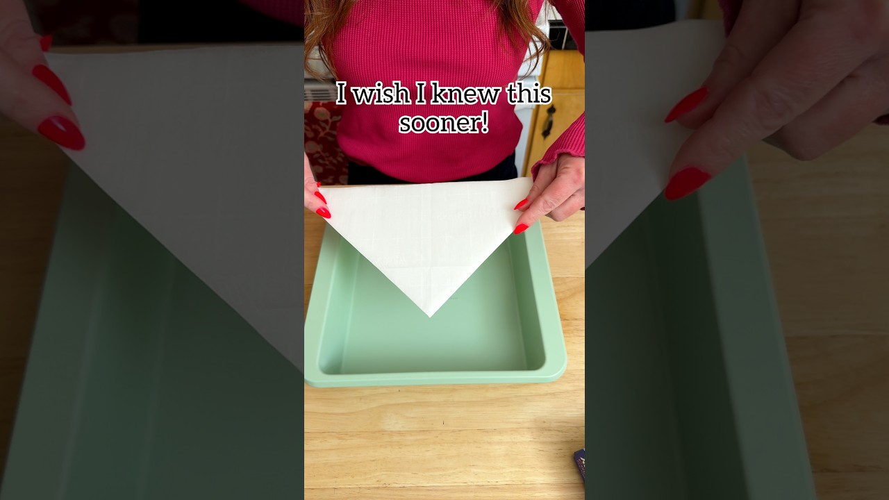 Easy trick to line a square cake pan with parchment paper! 💁‍♀️#baking #cake