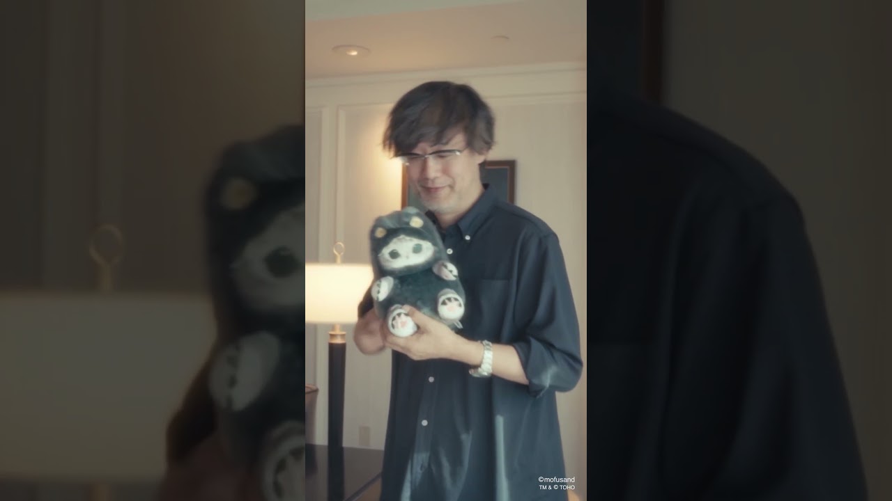 Takashi Yamazaki gets his first look at the Godzilla mofusand plush