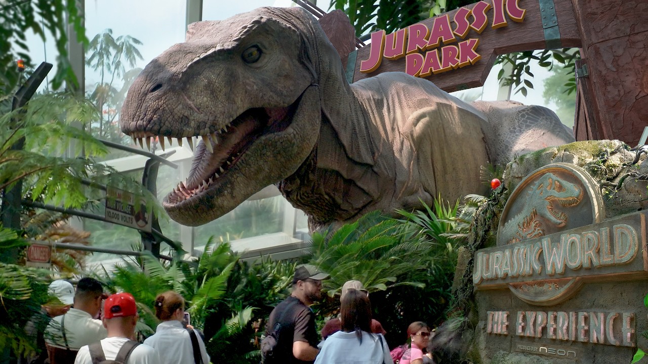 A MASSIVE JURASSIC DINOSAUR Experience In Singapore! | Universal and Gardens by the Bay
