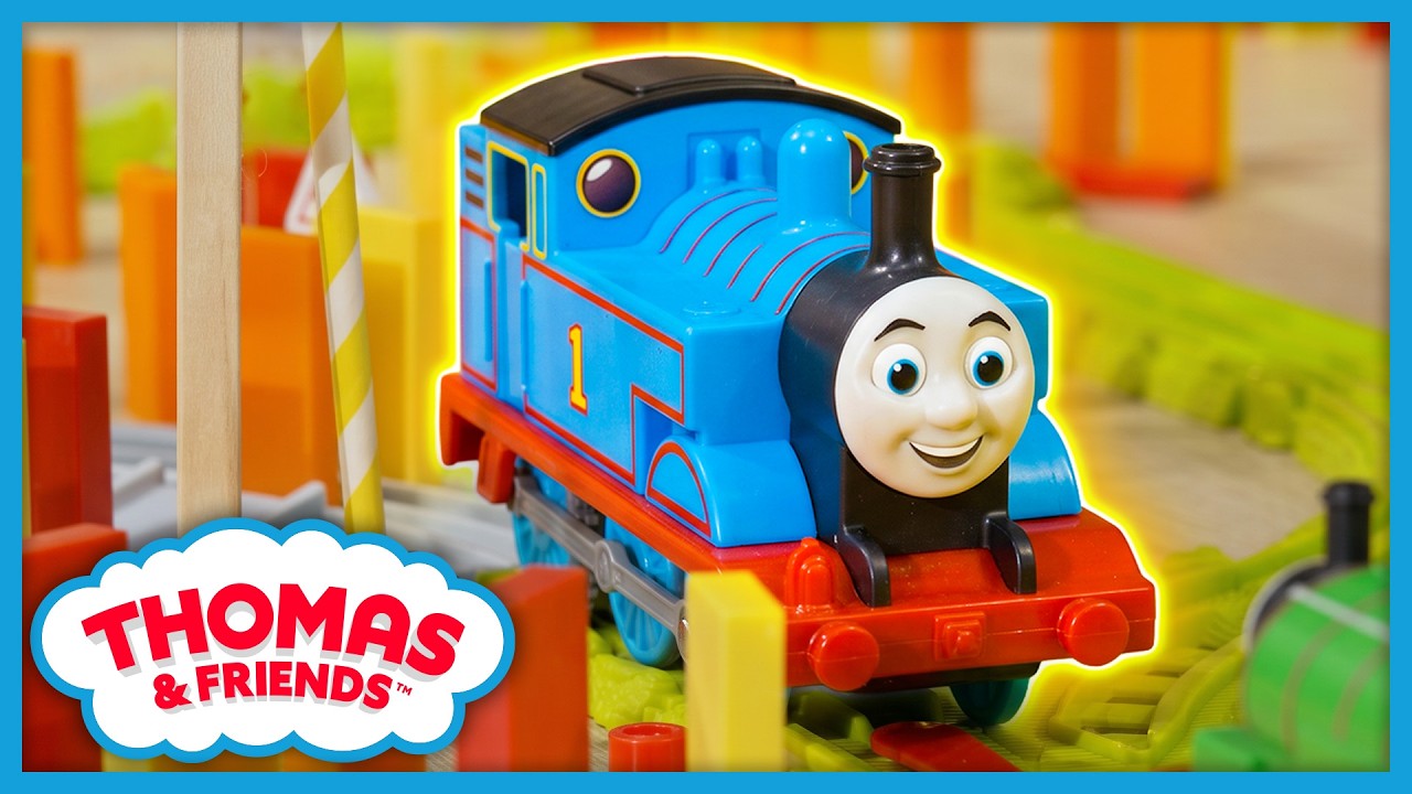 Thomas Guards the Dominos! | Thomas & Friends: Watch Out Thomas!