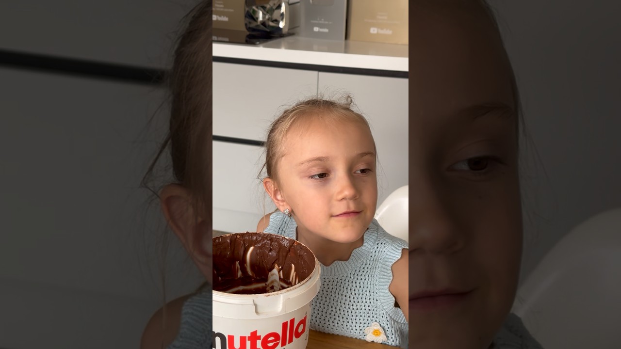 Is Foxy from FNAF hunting for Nutella?😳 filaretiki family✨