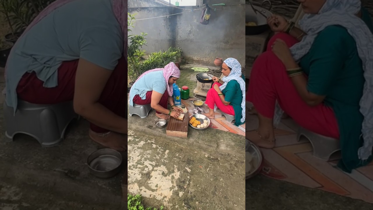 Bachhon Ki Pasand #Rainydayspecial #breadpakoda #villagekitchen #villagefood #villagelifestyle