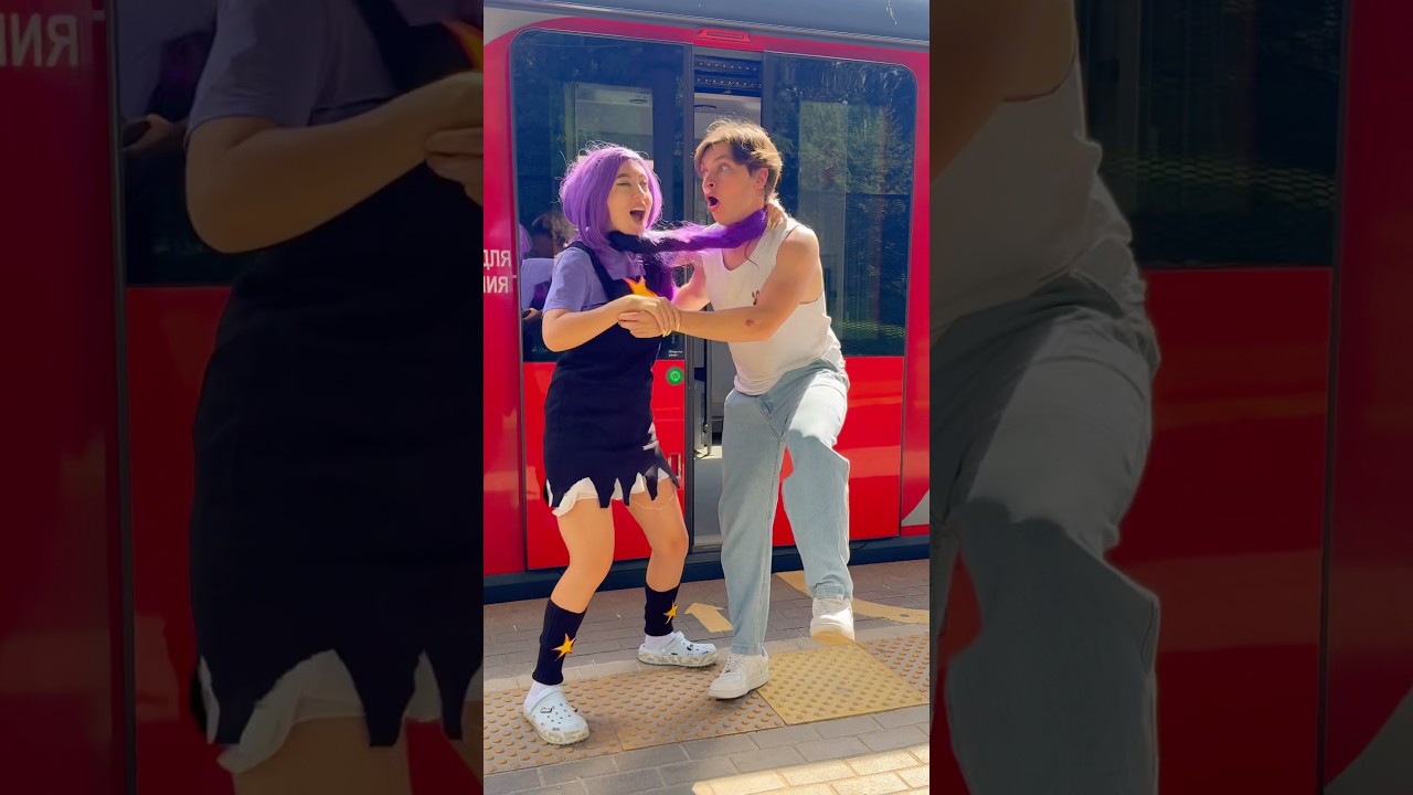 The invisible Lily pulled the guy out of the train…😮🤭 #pranks #poppyplaytime
