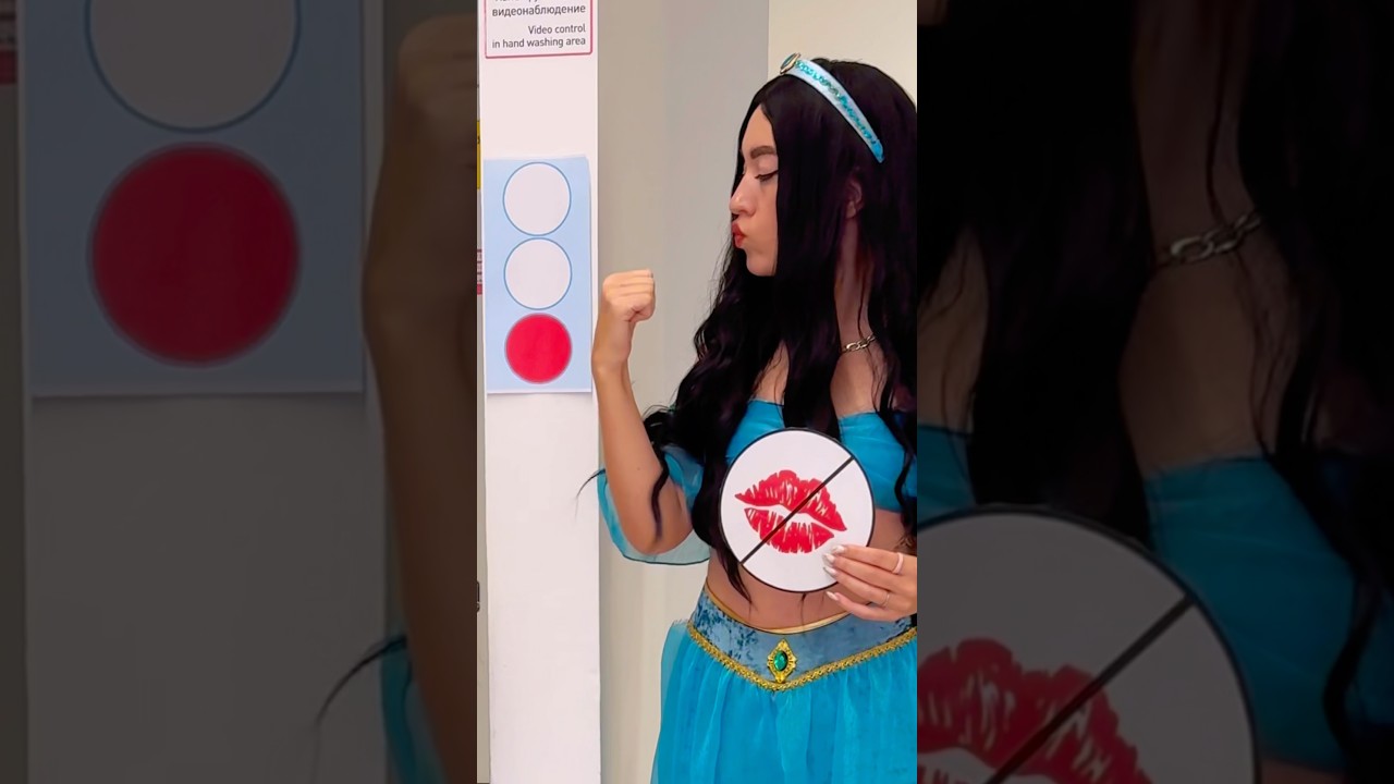 A traffic light of possibilities…😮🤫 (not for kids) #jasminemeyer #pranks