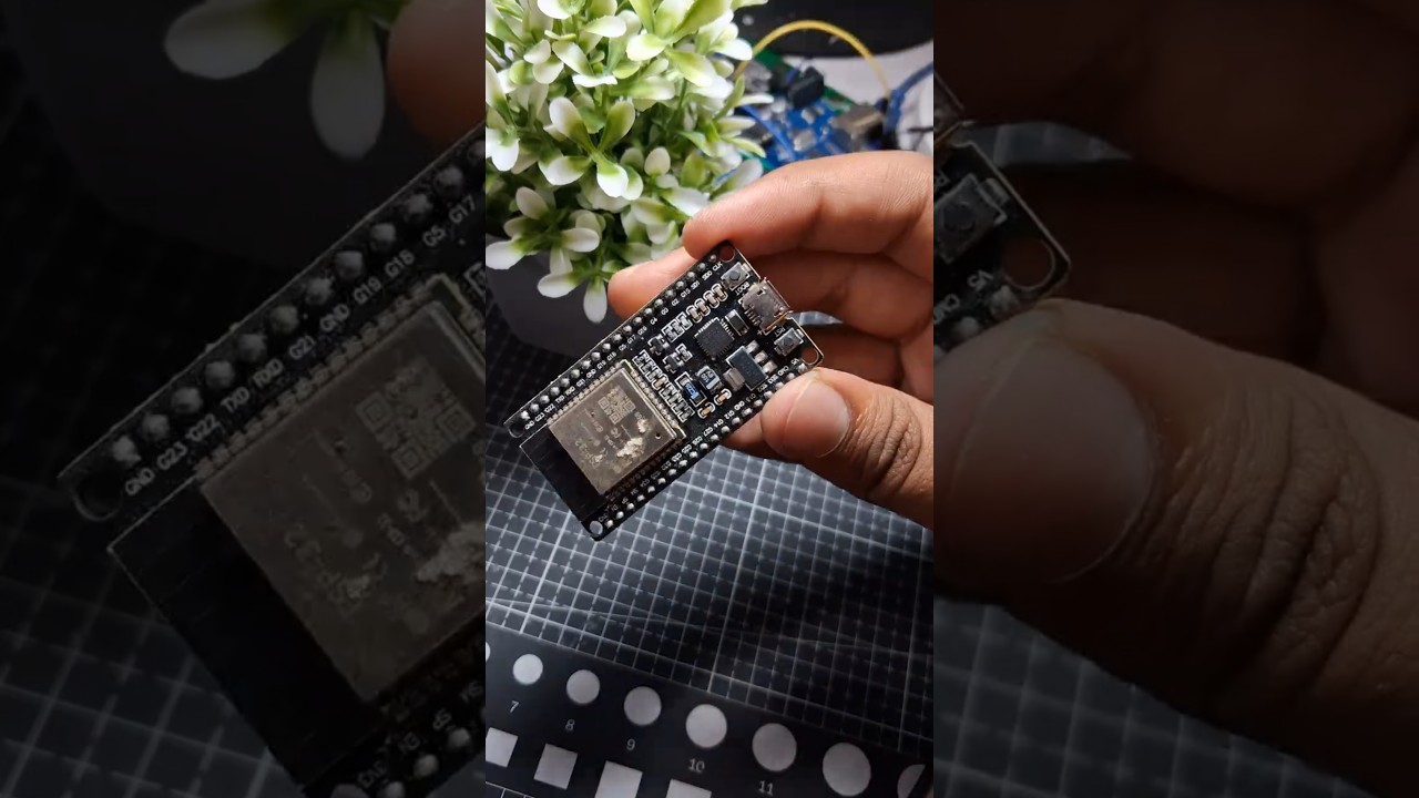ESP32 Smart Touch Sensor Eyes Display #trending #arduino #diy #shorts
