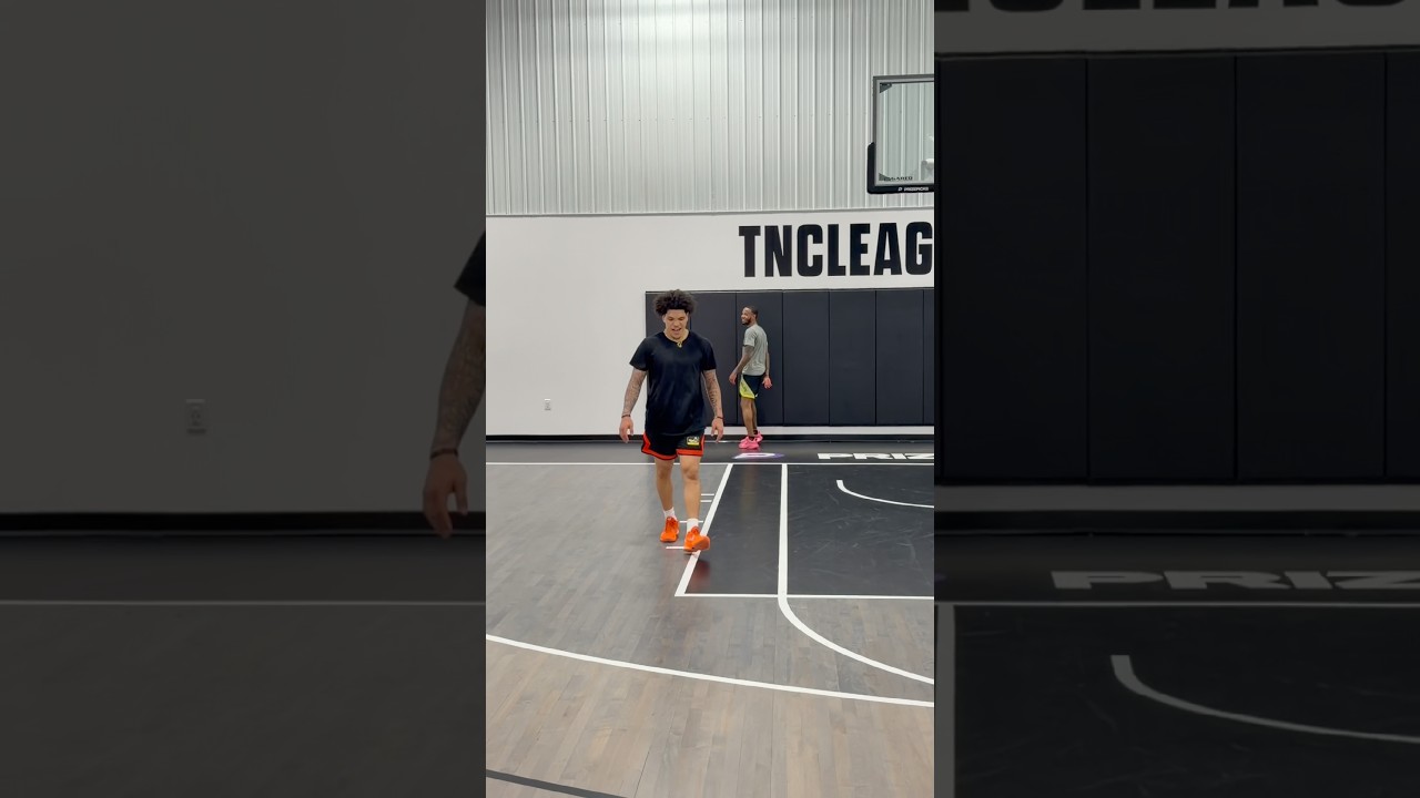 The Most Unorthodox Hooper You’ve Ever Seen!