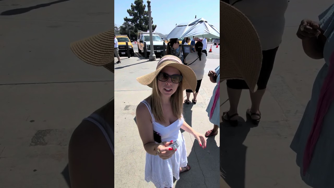 Can you take a Photo of Me?📸😂