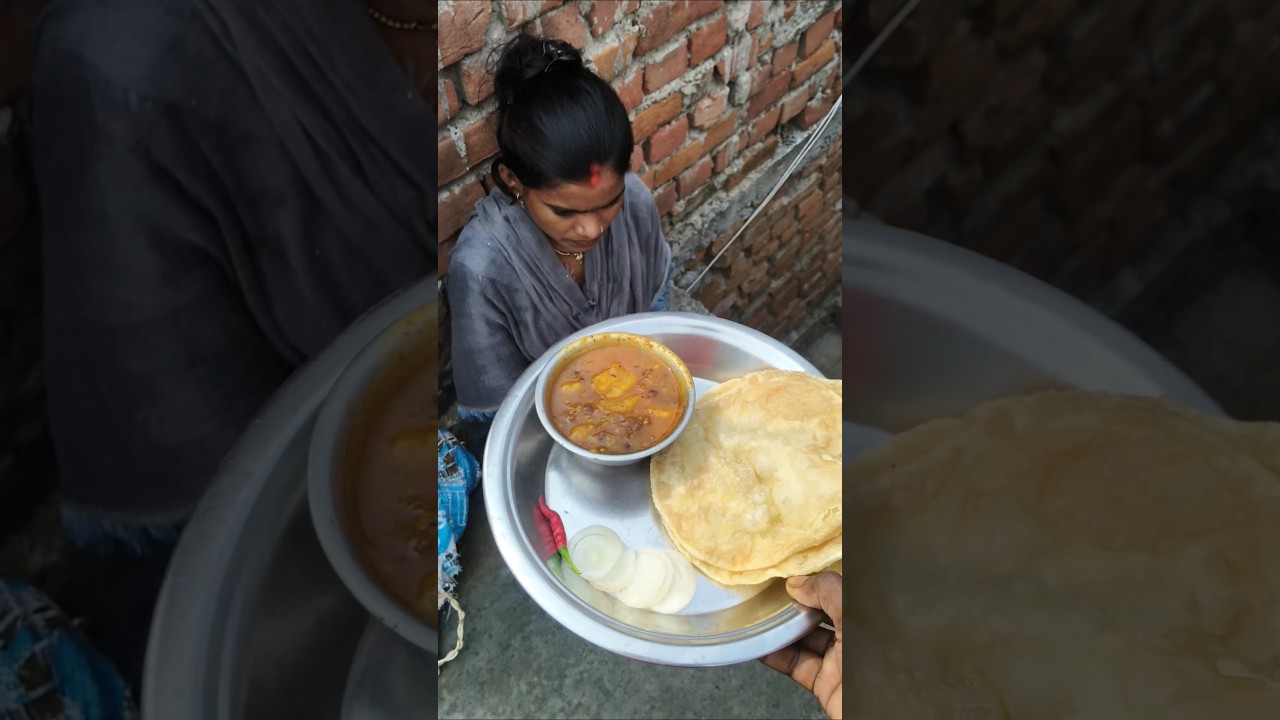 Barish mein chhole bhature #newminivlog #minivlog #food #recipe #cooking #lifestyle #shorts