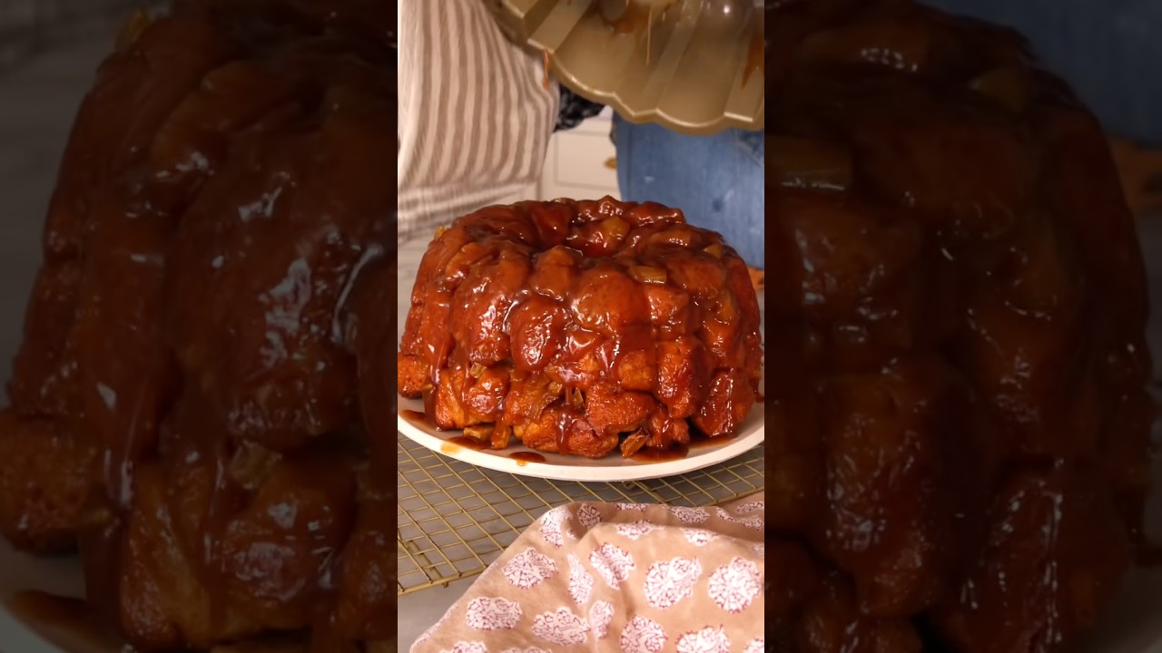 Caramel Apple Monkey Bread!