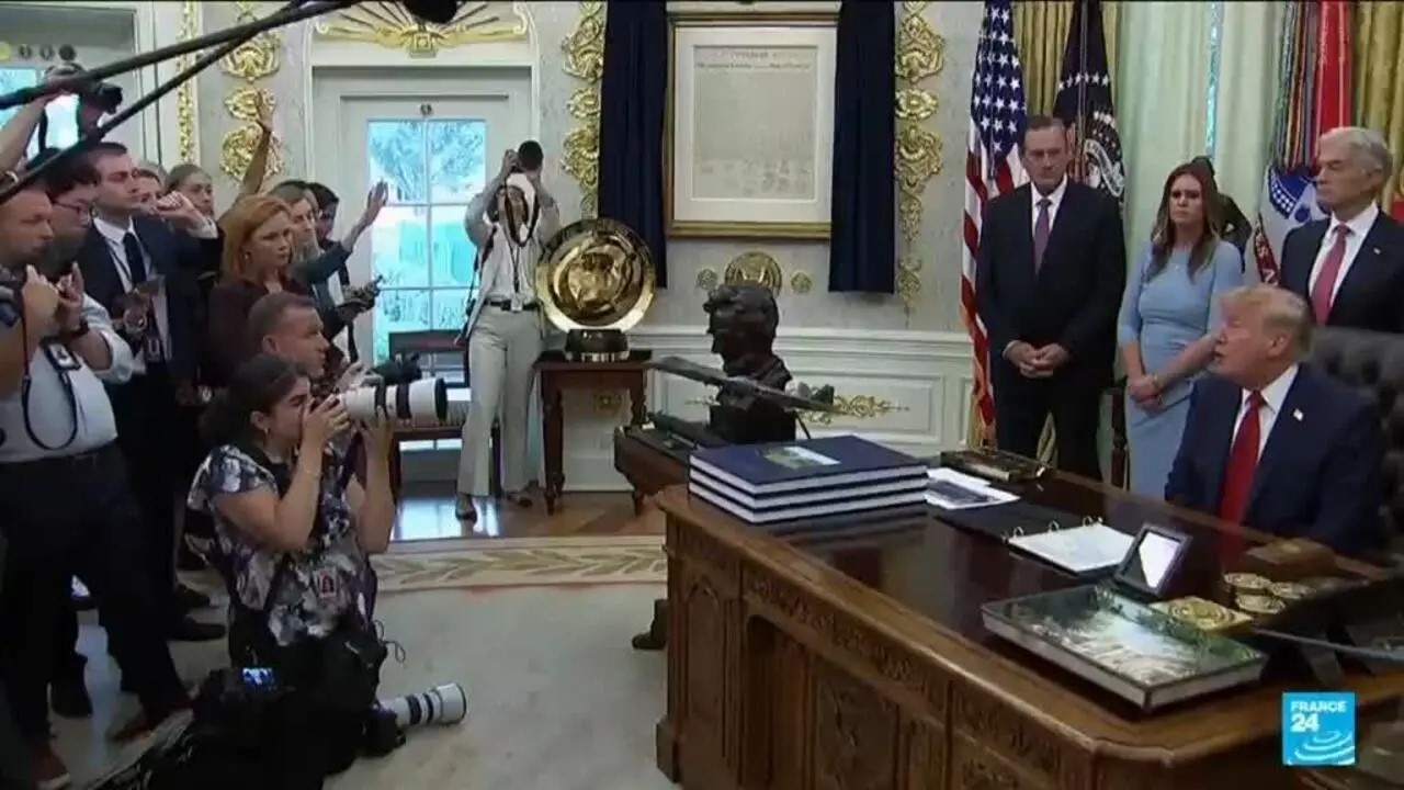 Trump annonce bannir CNN et deux autres médias de la Maison blanche • FRANCE 24