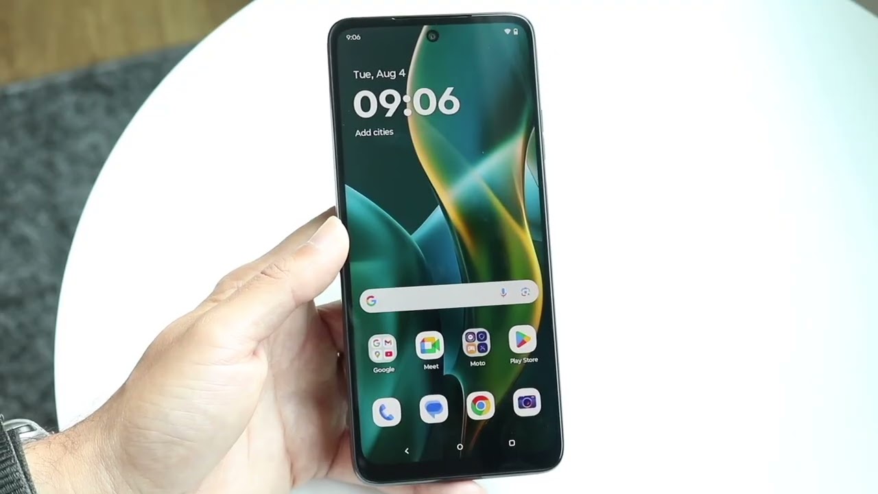 Moto G (2025) In 2026! (Still Worth Buying?) (Review)