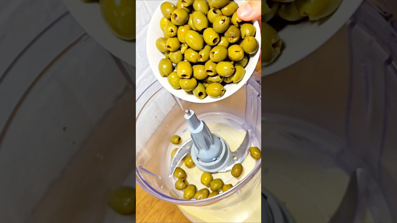 حطي الزيتون في الخلاط الكهربائي 😱 النتيجة آخر الفيديو 😋 #وصفات #طبخ #olive #recipes