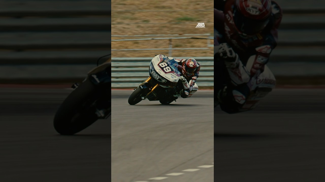 Hayden Gillim wins Mission King Of The Baggers Race One at Texas