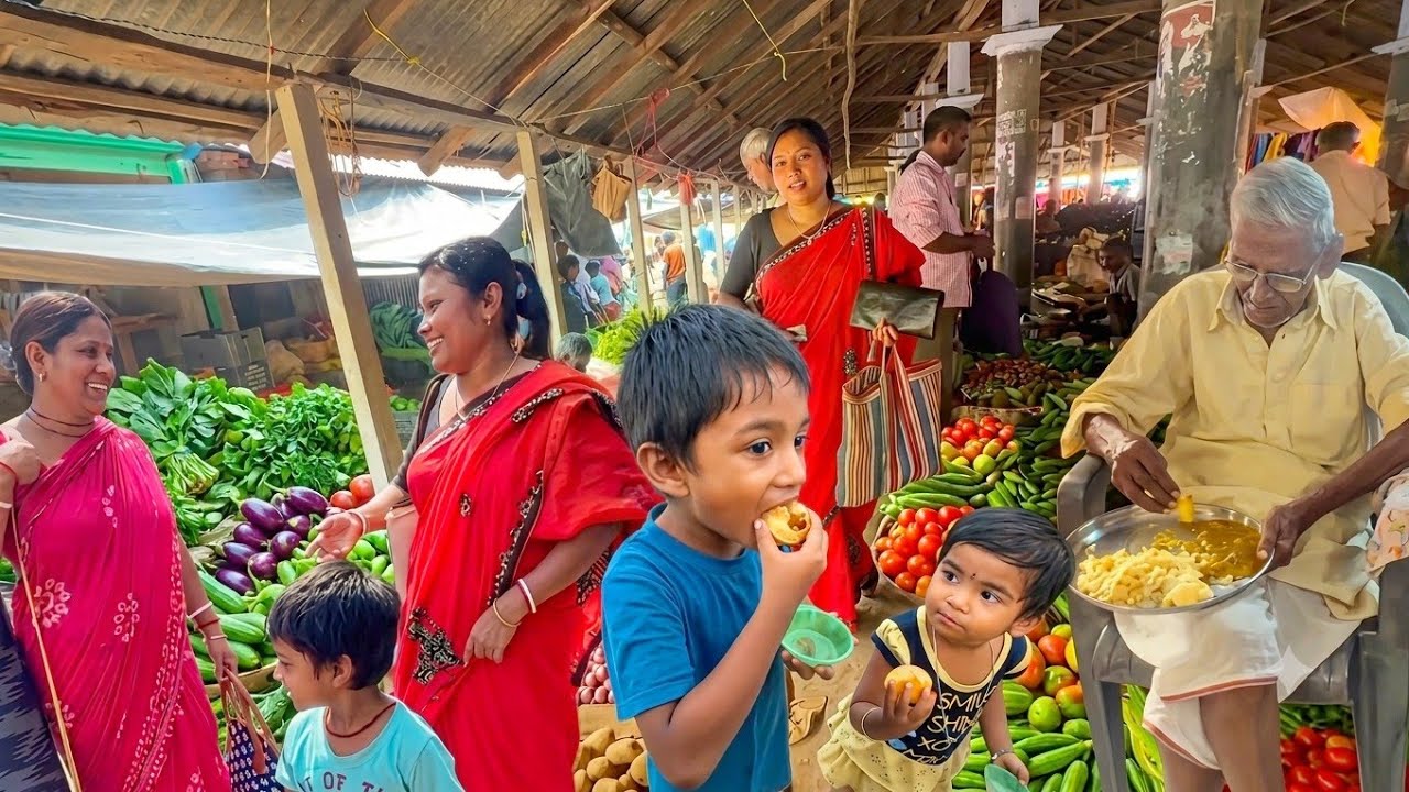 বাজারে দেখা হতেই বৌদিকে নিমন্ত্রন করলাম, দাদু,চিকু,বৌদি সবাই এলো পিঠে খেতে