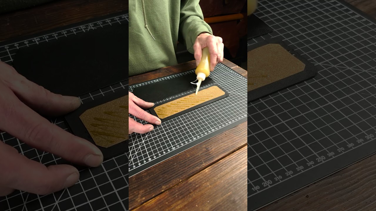 Black makes the hardware look twice as sharp #leather #craft #details #torross #diy #unboxing