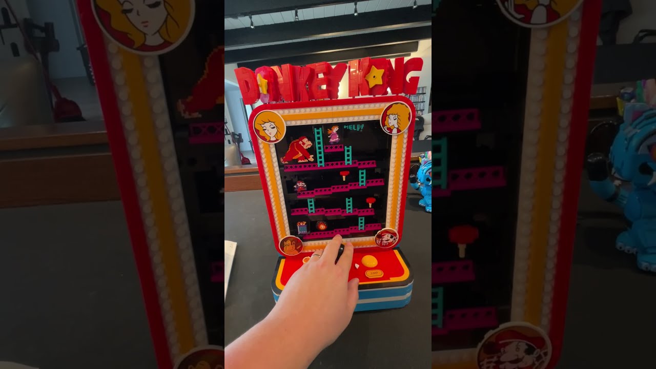 the LEGO Donkey Kong arcade machine is incredible