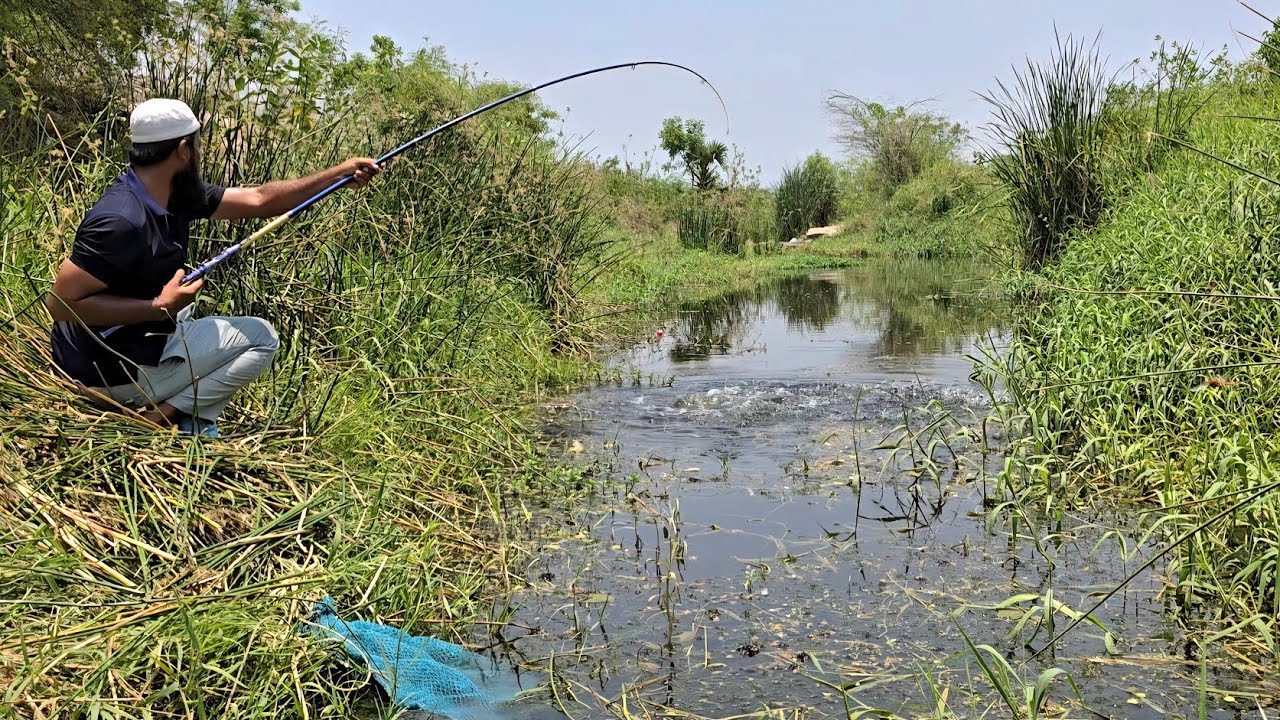 TRADITIONAL VILLAGE FLOAT FISHING TECHNIQUE FOR CATFISH AND TILAPIA|VILLAGE STREAM FISHING Adventure