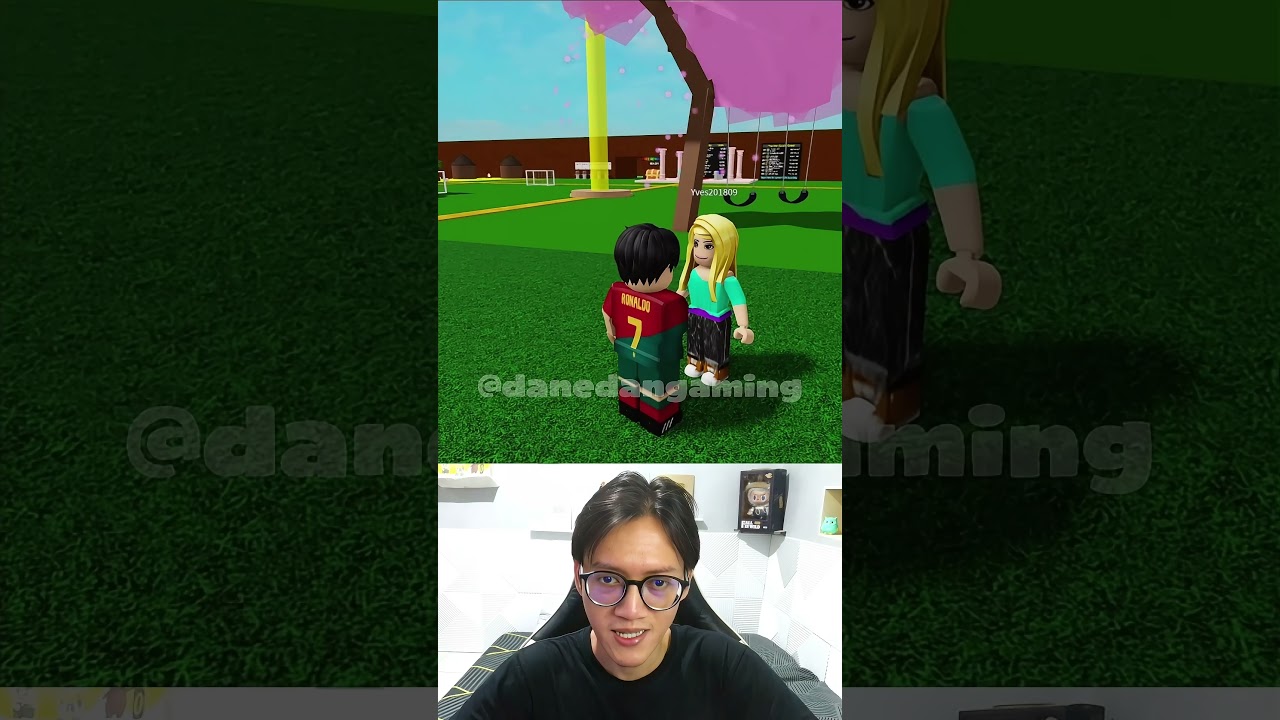 Baju bola ronaldo punya jinu di sembunyiin bacon cewek rambut merah!! #roblox