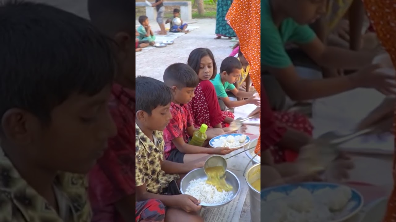 SERVING Snakehead Fish & Mashed Potato Mixed Curry to Villagers #aroundmebd #food #youtubevillage