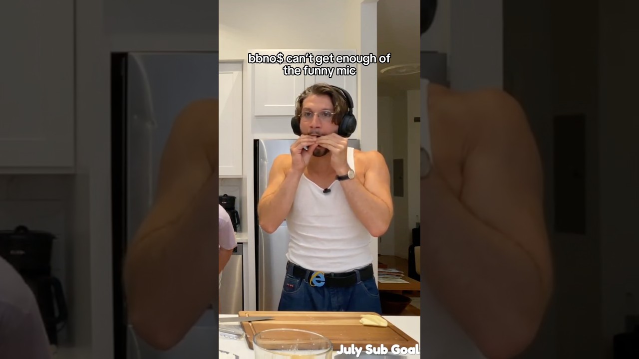 I LOVE THE FUNNY MIC