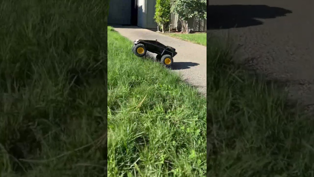 RC Cybertruck round 2 #cool #funny #funnyshorts #toyreview #toys #rc  #ride #play#outdoors #outside