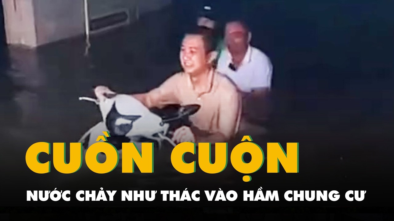 Video nước chảy như thác vào hầm chung cư, nhấn chìm hàng loạt xe máy ở Vinh