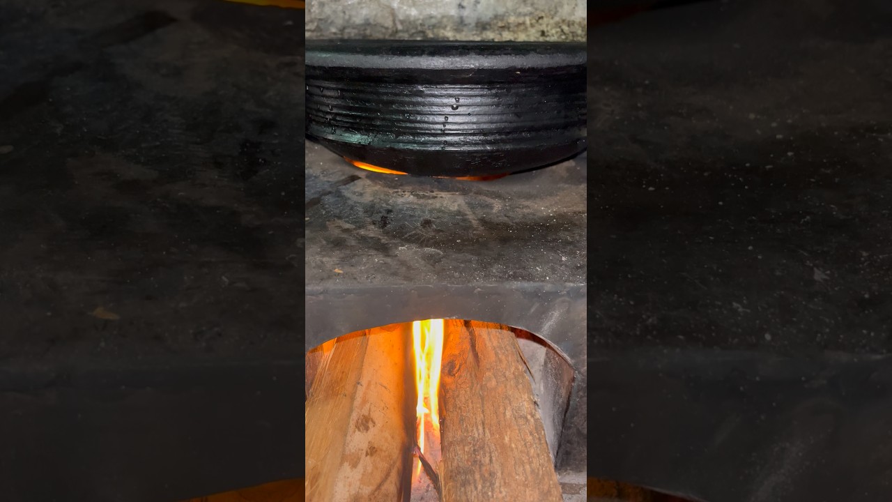 🌧️சின்ன வெங்காயம்🌶️முருங்கைக்காய் காரக்குழம்பு🥰#munnar #food #cooking #rurallife #dailyvlog