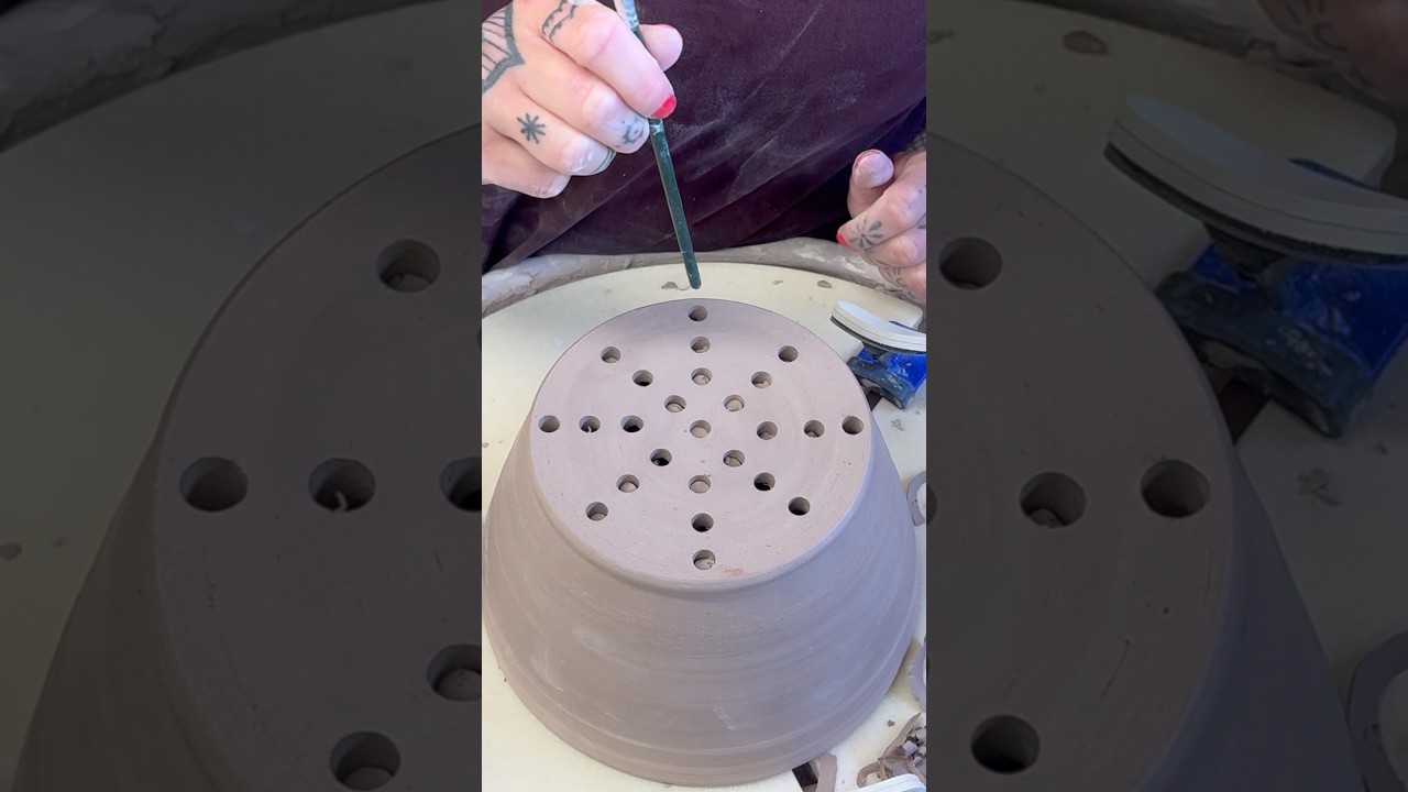 I love this sound #pottery #ceramics #clay #berrybowl #oddlysatisfyingvideo