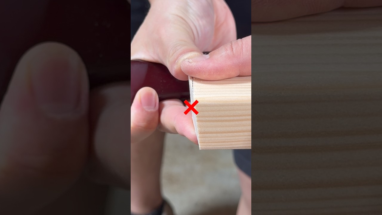 How to Cut 90° with a Hand Saw #shorts #woodworking #diy
