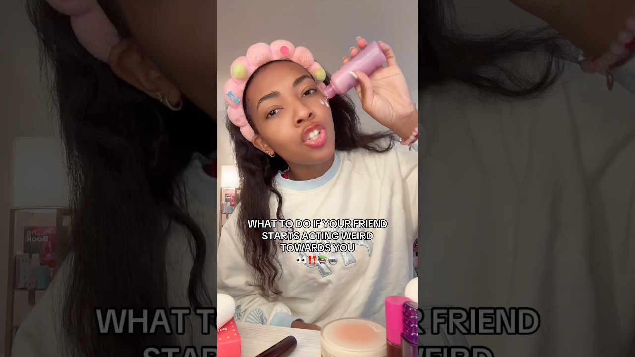 Why Is Your Friend Suddenly Acting Weird? 👀 #bigsisteradvice #grwm #freepreppyclip #backtoschool