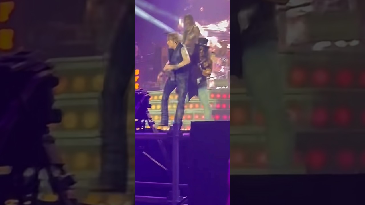 Slash Really Needs to Stop Standing Behind Axl 😂