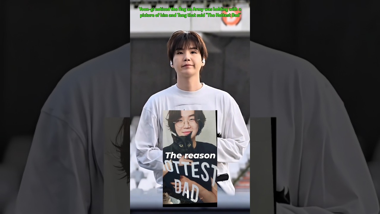 The Hottest Dad'😭🐈‍⬛ Look at his smile💜Army was holding with a picture of him and Tang!
