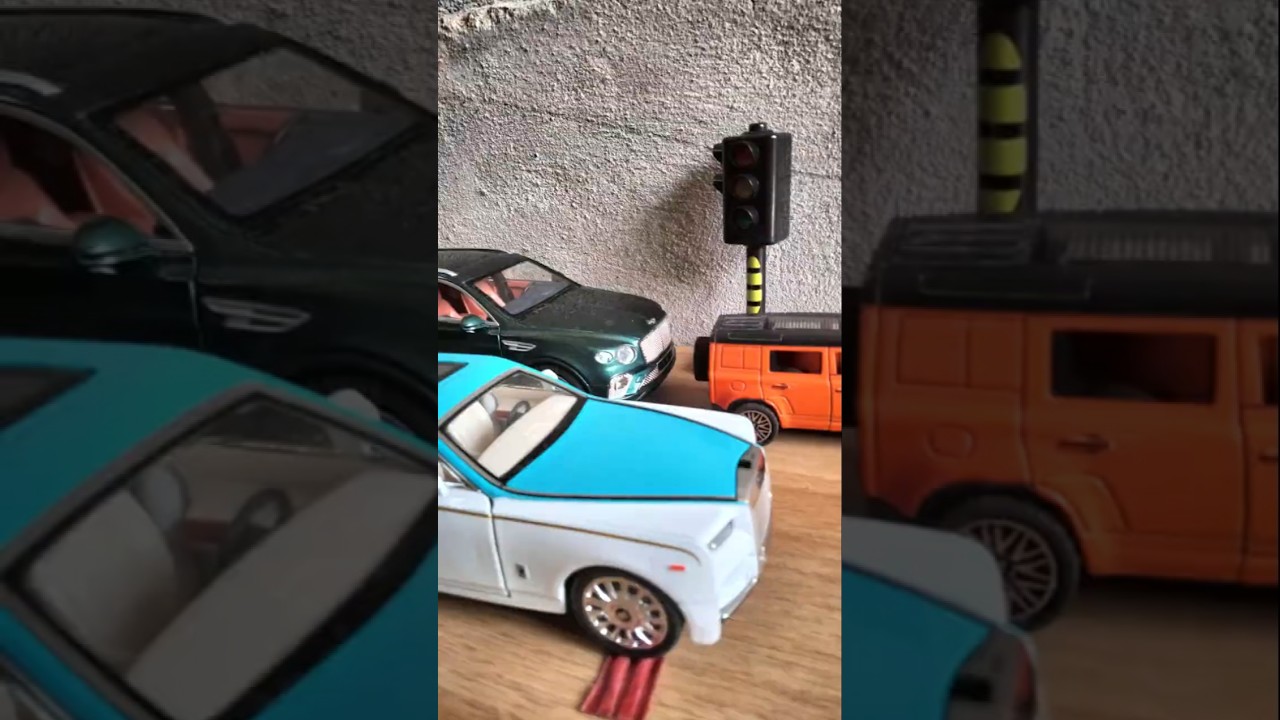 Mini Cars Rolls - Royce vs Bentley Speed Bump Challenge! | 1:24 Model Cars  #automobile #diecast