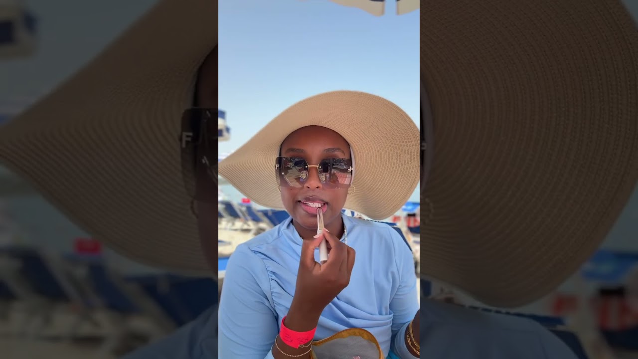 My beach essentials 🏖️ also that man did not take no for an answer 😭😩 #whatsinmybag #beachbag