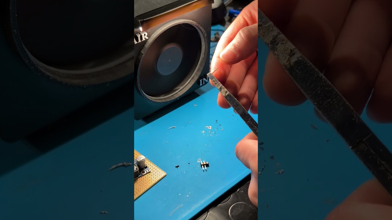 pillole di saldatura,o forse è meglio "punti di saldatura" ✨#diy #80s #soldering #electronics #vibes