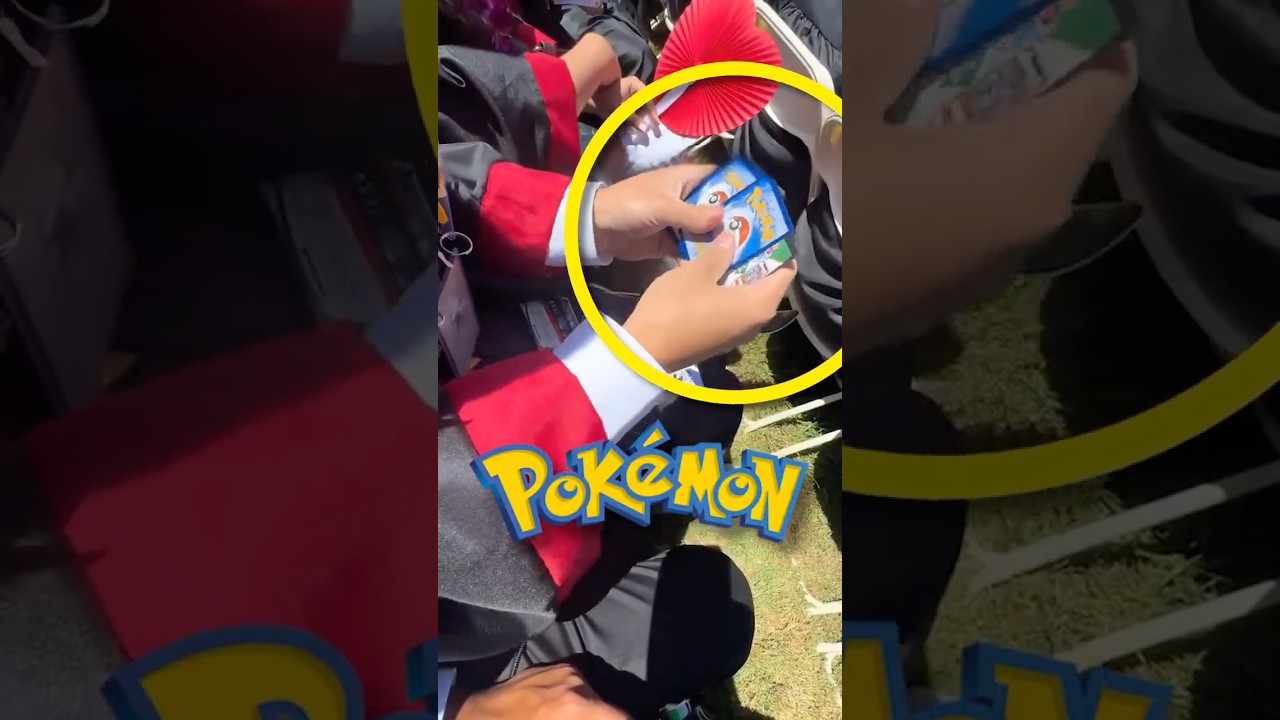 Abrió Un Sobre Pokémon En Su Graduación Y No Vas A Creer Lo Que Encontró 🤯😱