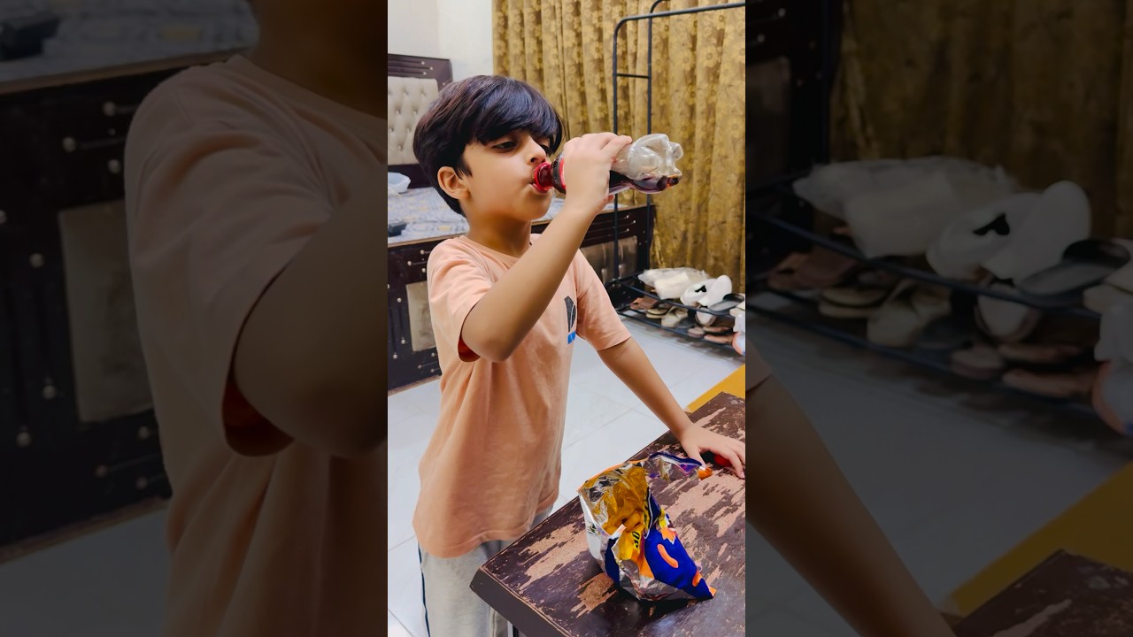 Cheetose khao bottle piyo #funny #comedy #trending #youtubeshorts #shorts