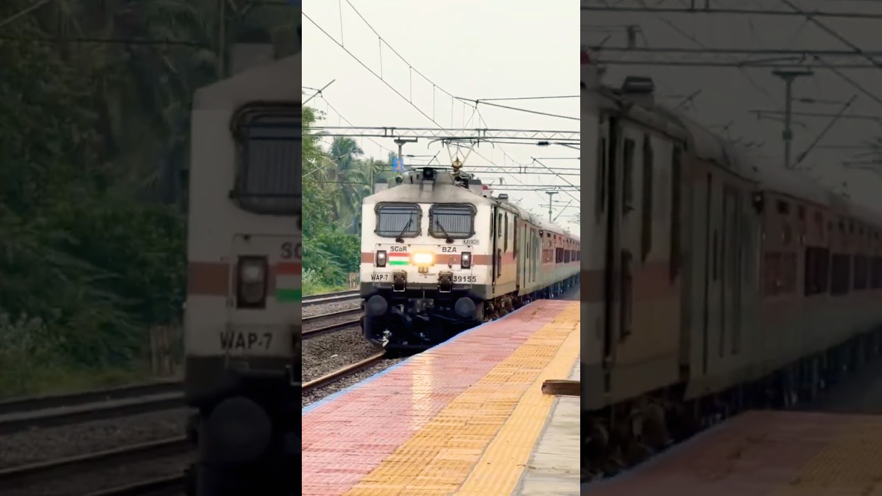 Janmabhoomi Sf Express at 130 kmph #train #railway #indianrailways #wap7 #traingadi